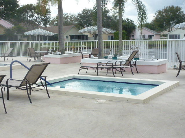 13810 Oneida Drive, Unit C2 Delray Beach, FL 33446 - Photo 15 of 15 Jacuzzi