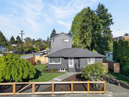 $949,000 | 3402 48th Avenue Southwest, Seattle, WA 98116