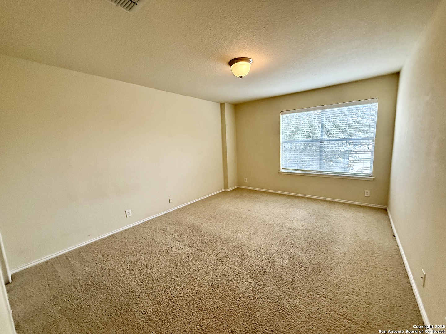 7015 Laguna Beach Converse, TX 78109 - Photo 27 of 39 an empty room with windows