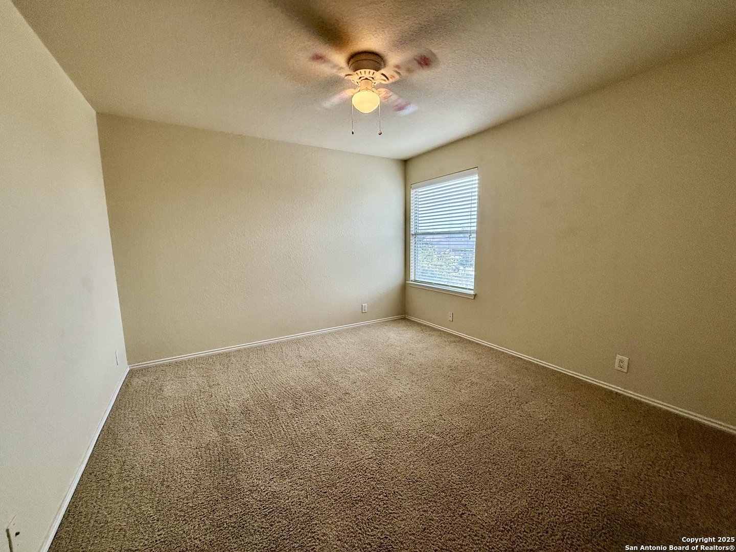 7015 Laguna Beach Converse, TX 78109 - Photo 31 of 39 an empty room with windows and ceiling fan