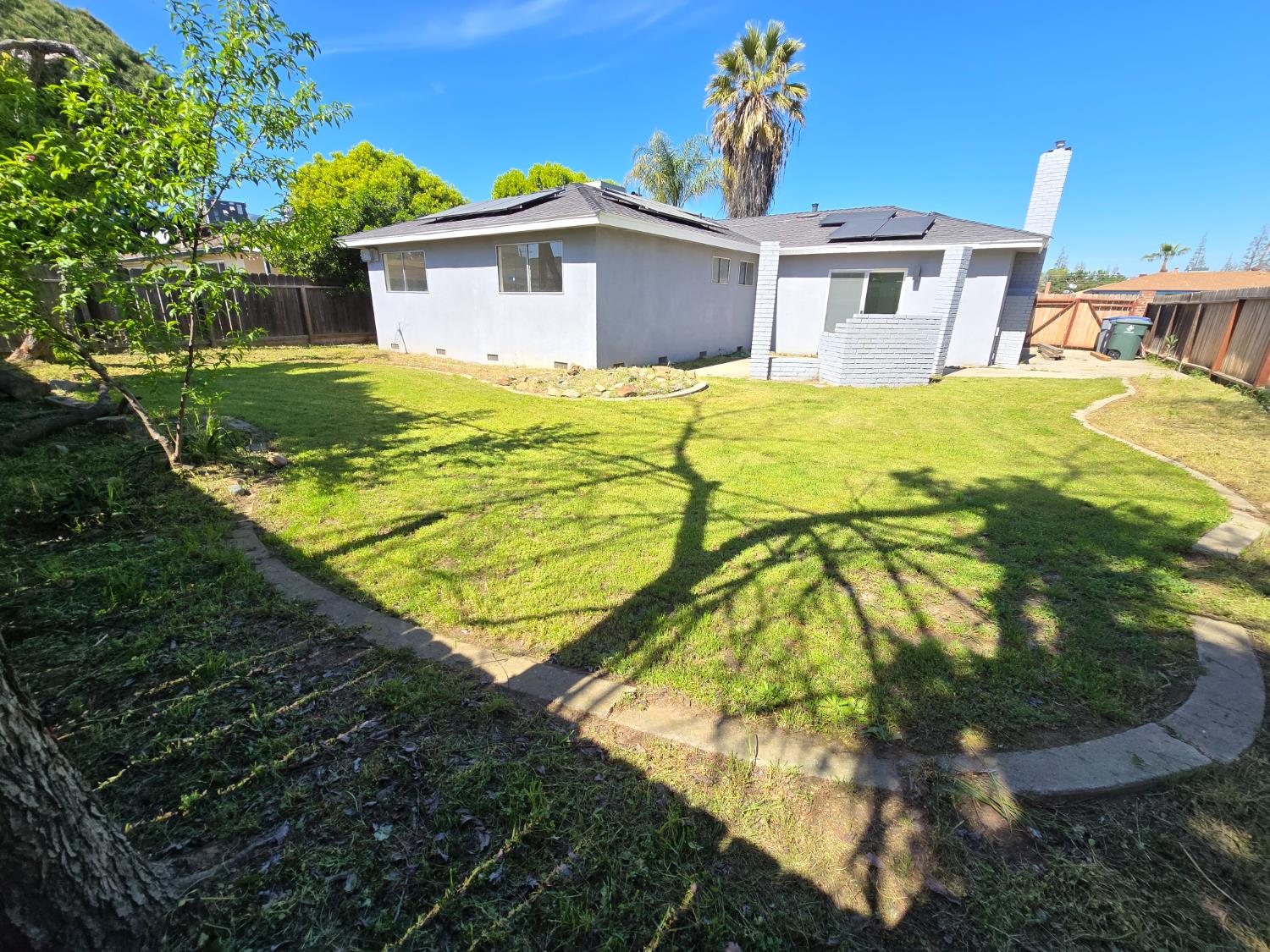 424 West Rialto Avenue Clovis, CA 93612 - Photo 16 of 20 Back yard 1 of 3 photos