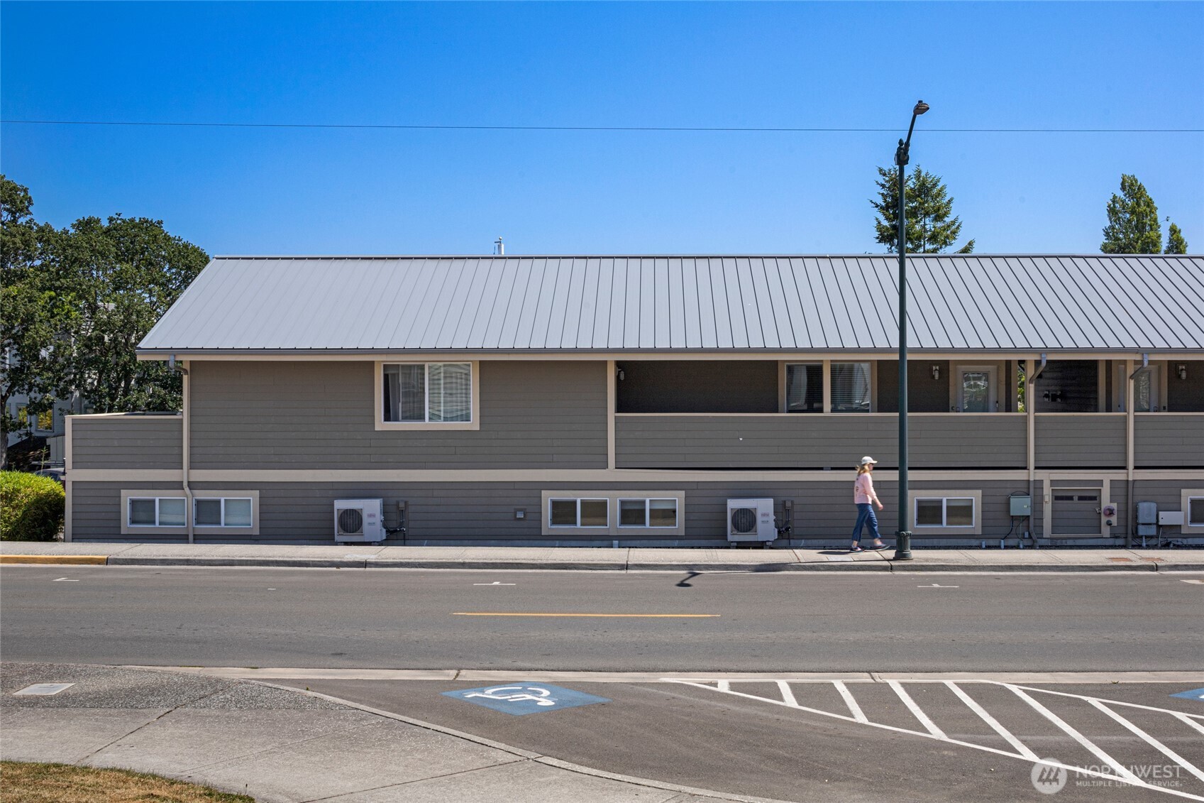 470 Reed Street, Unit 2 Friday Harbor, WA 98250 - Photo 12 of 29 a view of a house with a balcony