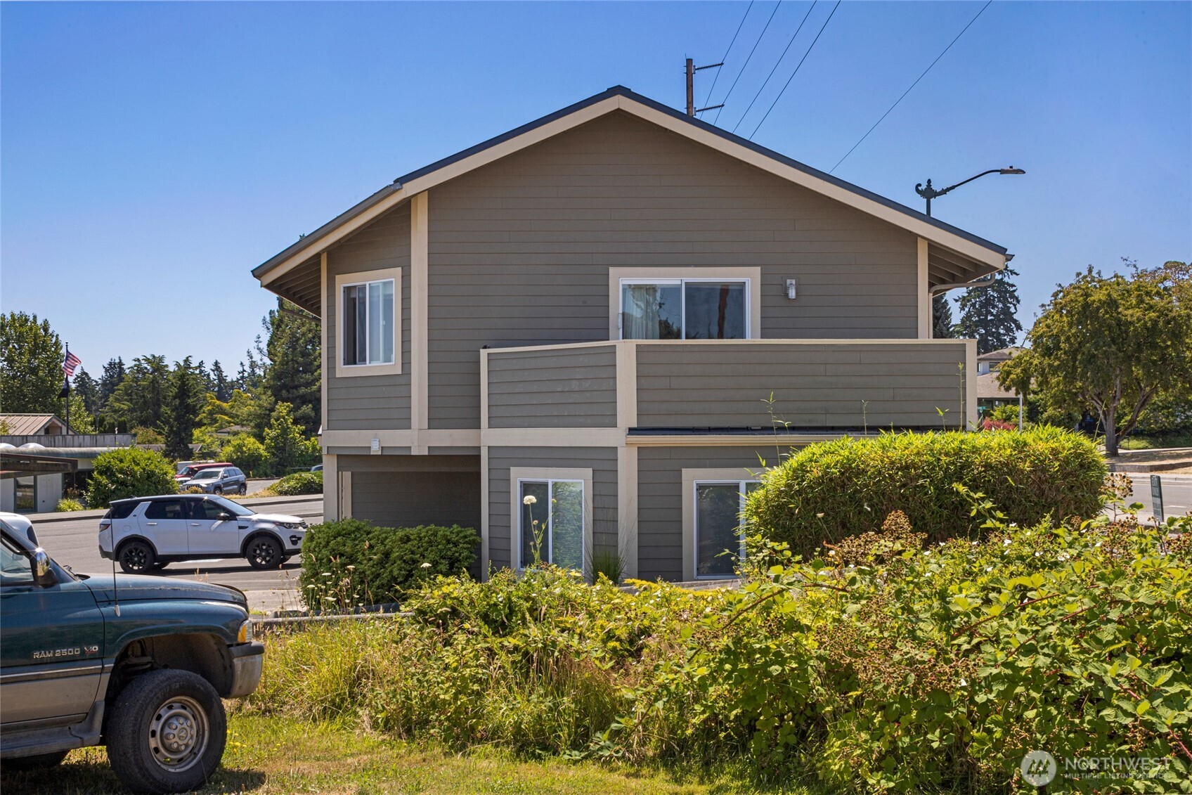 470 Reed Street, Unit 2 Friday Harbor, WA 98250 - Photo 14 of 29 a front view of a house with garden