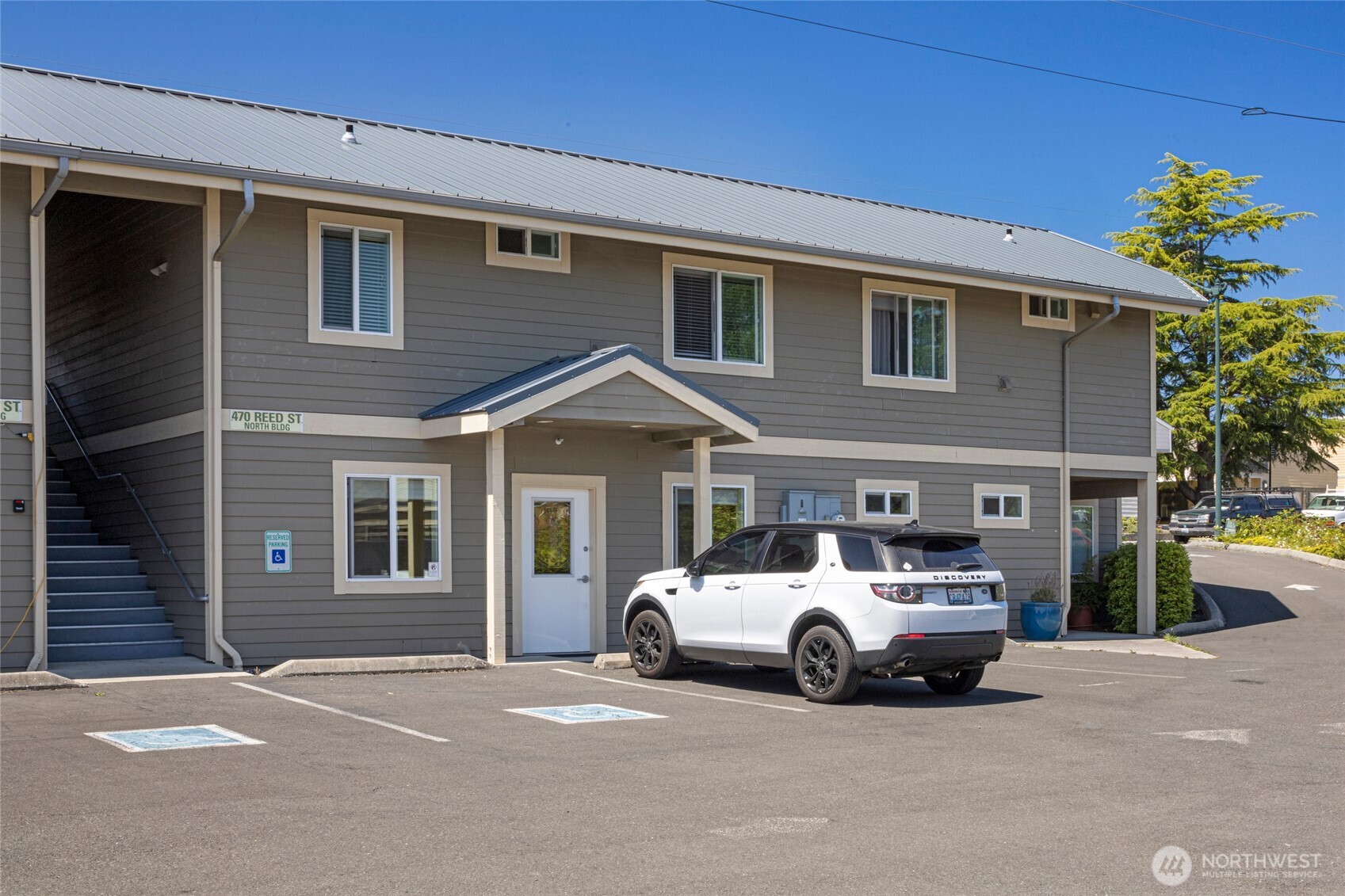 470 Reed Street, Unit 2 Friday Harbor, WA 98250 - Photo 2 of 29 a view of a car park front of house