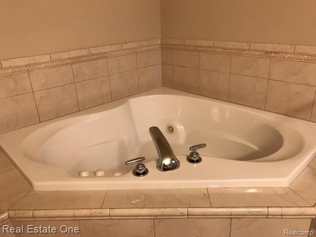 1053 Seville Road Rochester Hills, MI 48309 - Photo 46 of 66