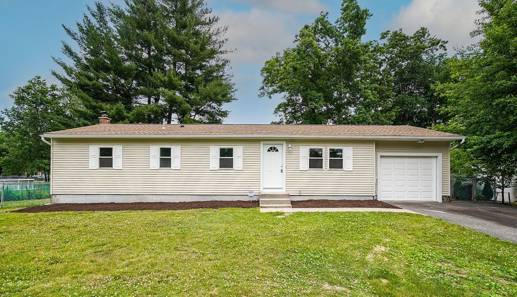 24 Lavender Lane Springfield, MA 01129 - Photo 1 of 32 Gallery Image 1