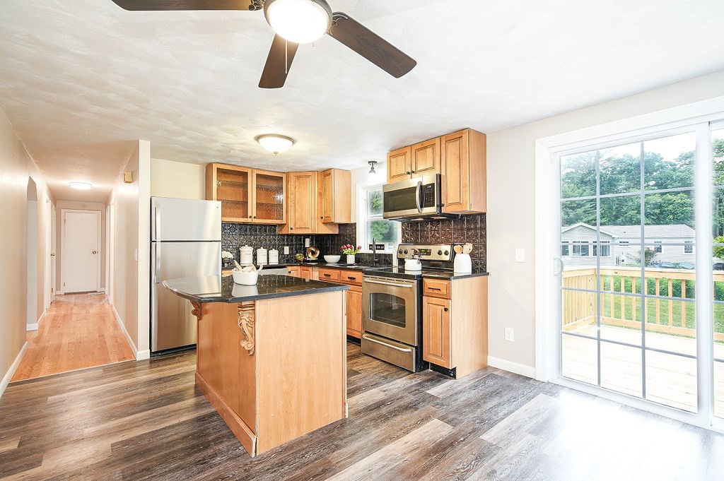 24 Lavender Lane Springfield, MA 01129 - Photo 3 of 32 Gallery Image 3