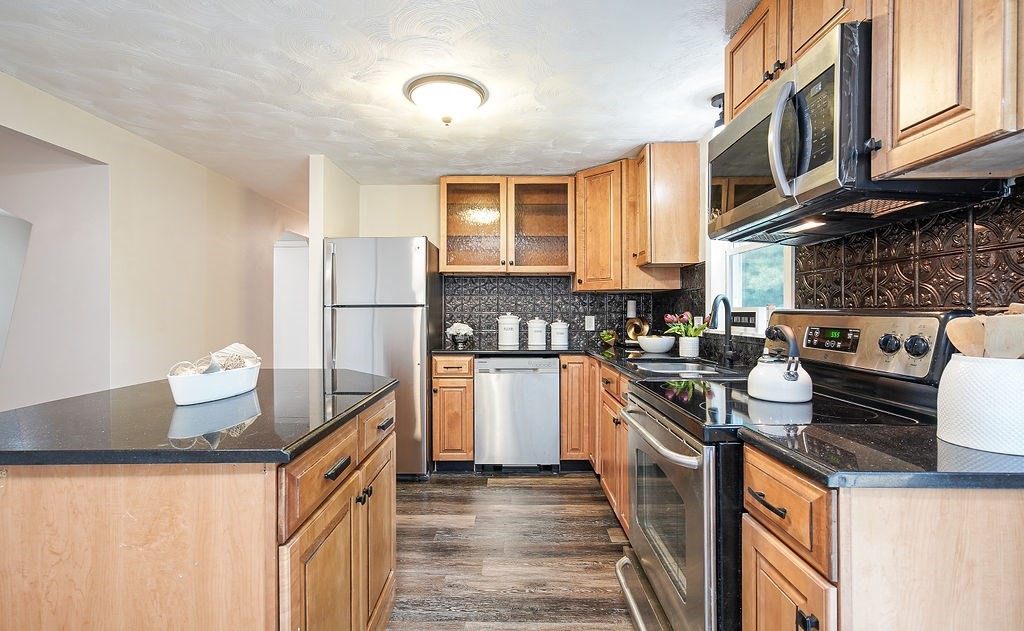 24 Lavender Lane Springfield, MA 01129 - Photo 5 of 32 Gallery Image 5