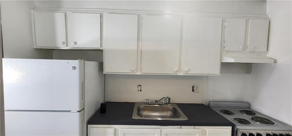 2805 Ne Expressway, Unit B36 Atlanta, GA 30345 - Photo 7 of 29 a kitchen with refrigerator and cabinets