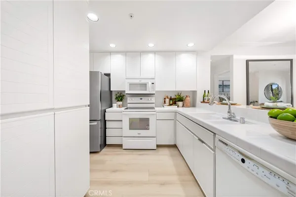 $829,000 | 2233 Martin, Unit 204, Irvine, CA 92612