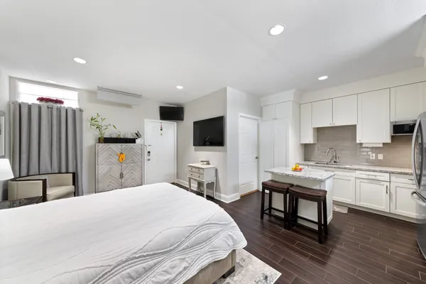 $899,000 | 722 Durham Drive, Houston, TX 77007