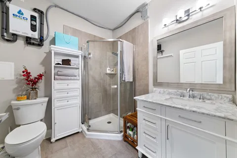 $999,999 | 722 Durham Drive, Houston, TX 77007