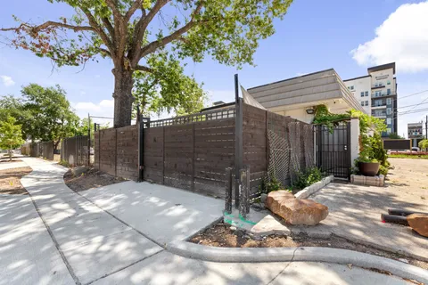 $999,999 | 722 Durham Drive, Houston, TX 77007