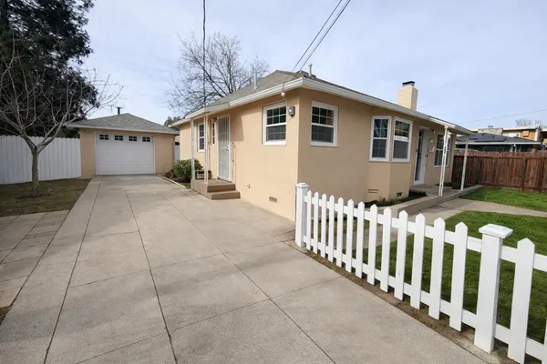 a front view of house with yard