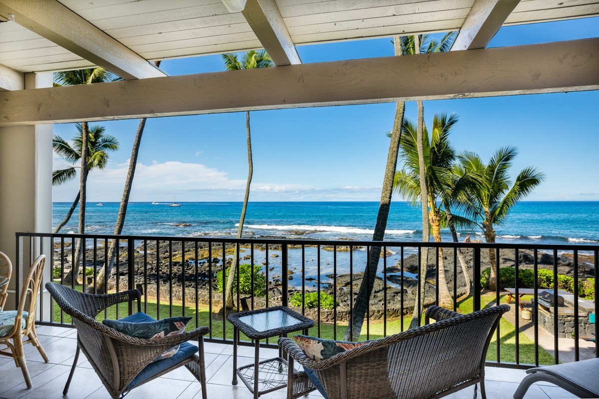 You can"t get any closer to the ocean than this without getting wet! This fully remodeled, 2BD condo in Kona Bali Kai