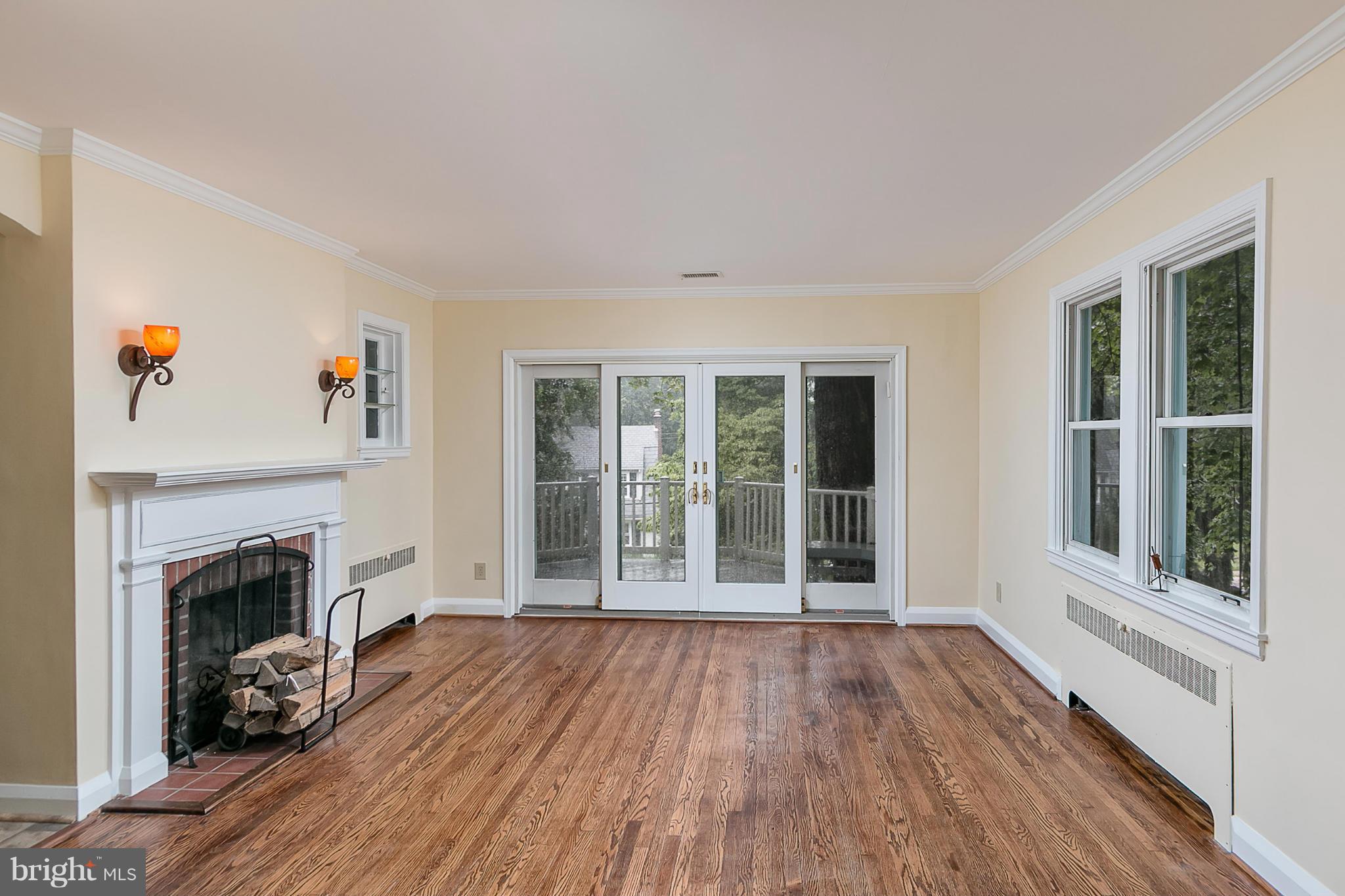 5506 South Bend Road Baltimore, MD 21209 - Photo 5 of 30 Living Room