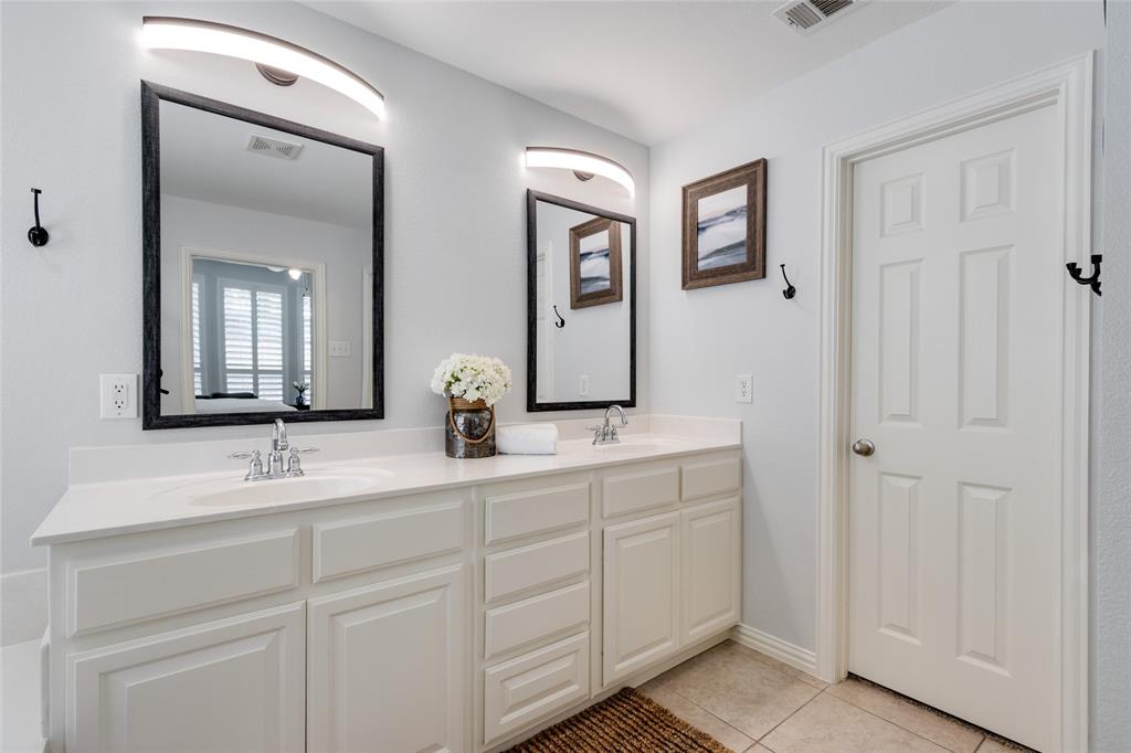 1237 Burnett Road Lantana, TX 76226 - Photo 8 of 31 Gallery Image 8