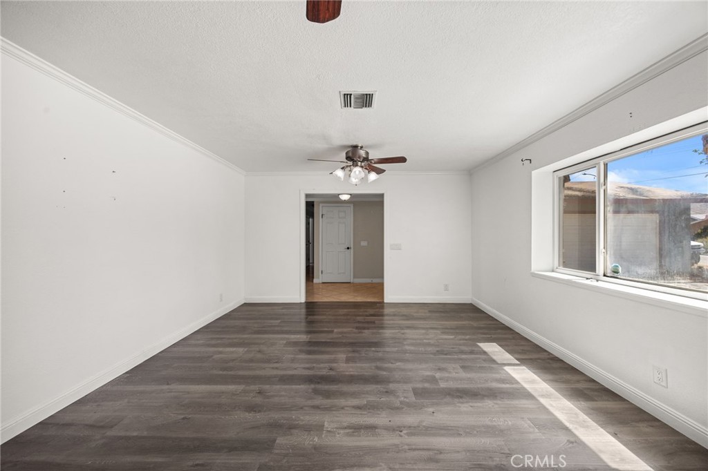 10937 Desert Sand Avenue Riverside, CA 92505 - Photo 8 of 46 LIVIG ROOM