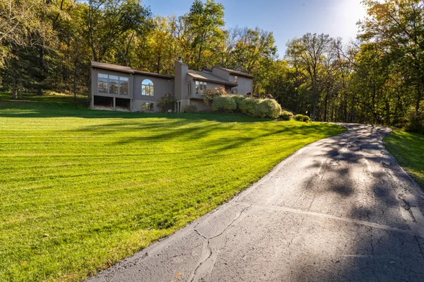 $639,900 | 7030 Birchwood Drive, La Crescent, MN 55947