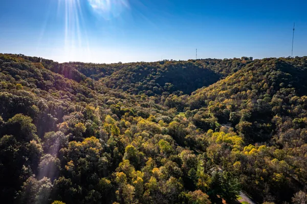 $639,900 | 7030 Birchwood Drive, La Crescent, MN 55947