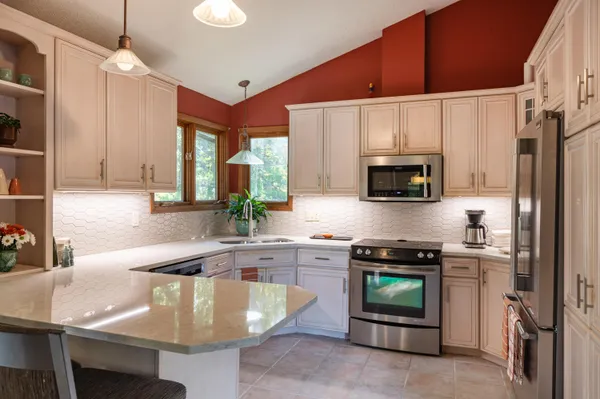 $639,900 | 7030 Birchwood Drive, La Crescent, MN 55947