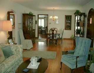 1133 Robinson Road Pittsburgh, PA 15237 - Photo 4 of 8 Living Room.
