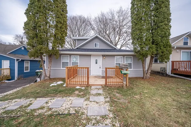 $250,000 | 42425 North Park Lane, Antioch, IL 60002