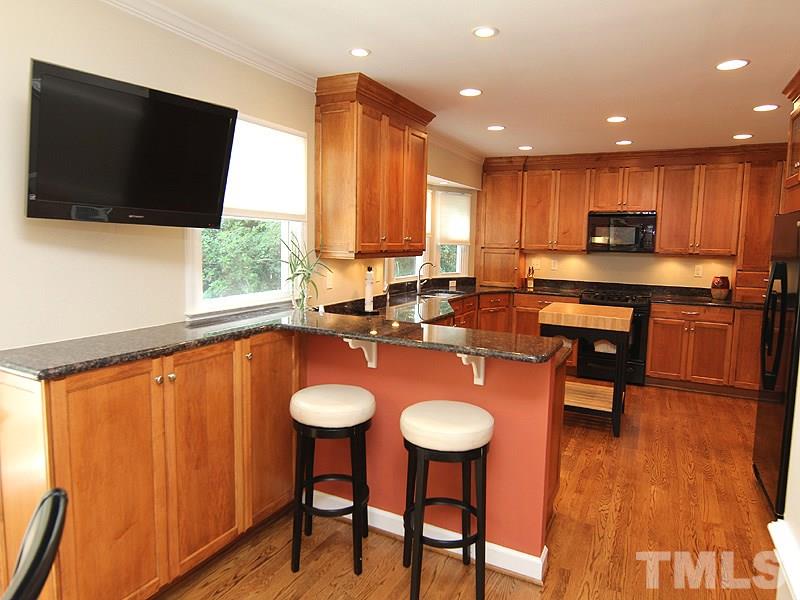 Eat-In-Kitchen