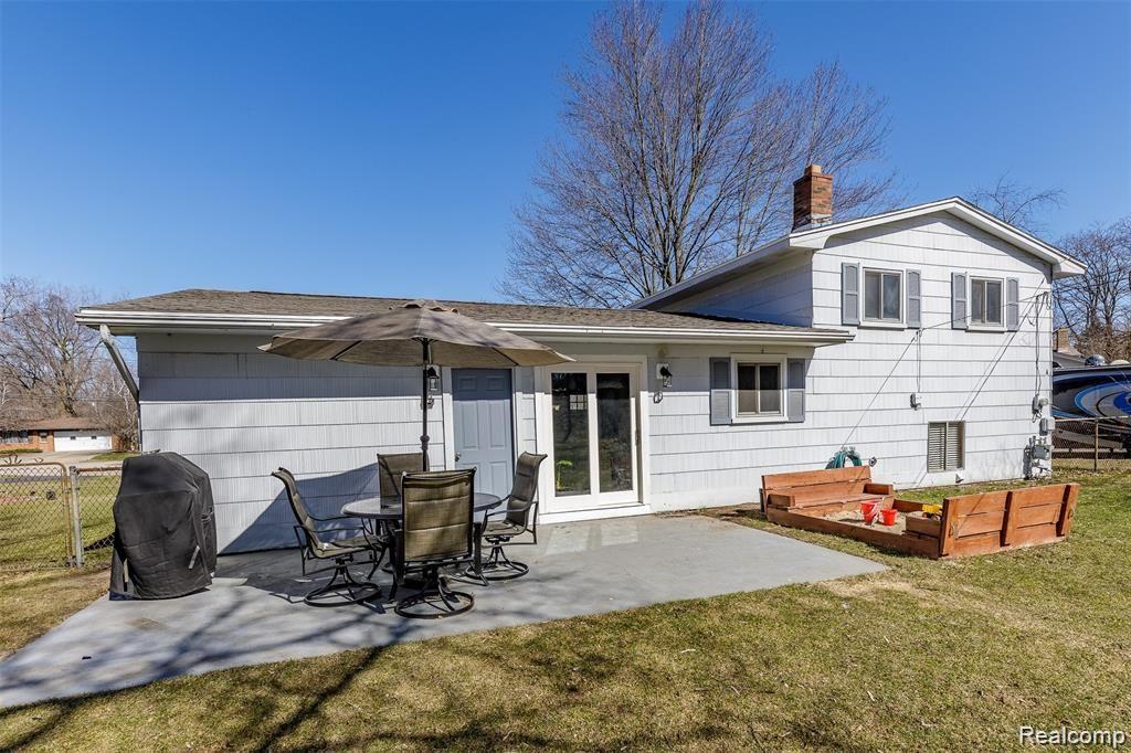 5433 Farm Road Waterford, MI 48327 - Photo 5 of 30 2022.03