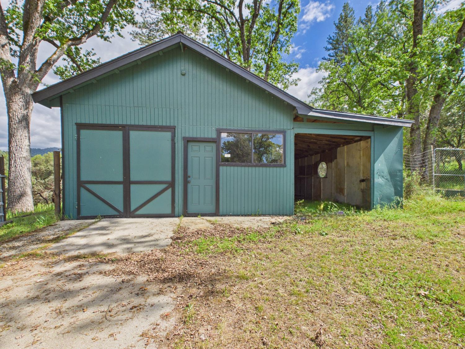 37777 China Creek Road Oakhurst, CA 93644 - Photo 55 of 64 a backyard of a house