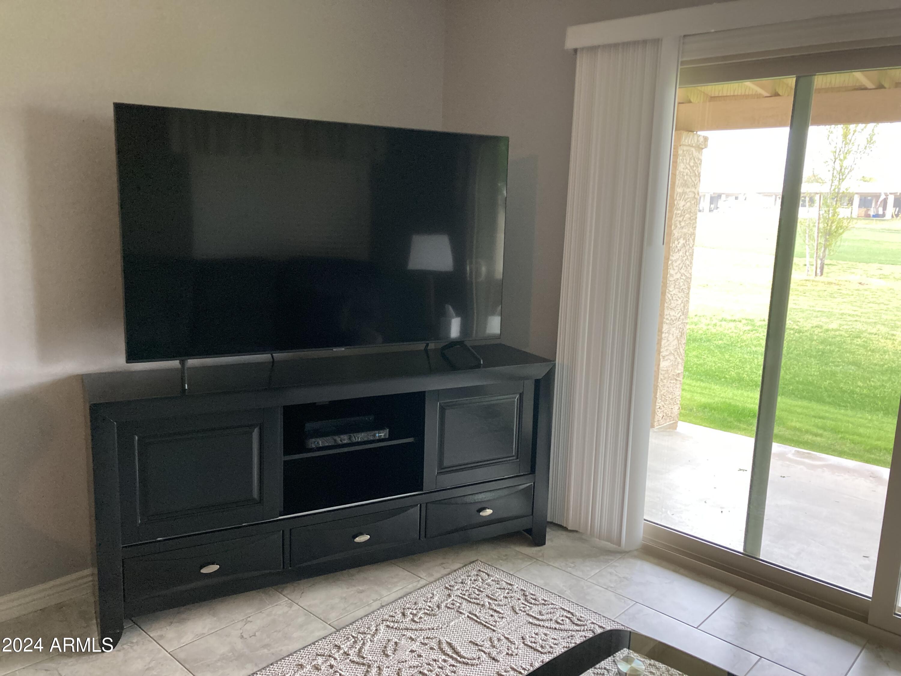 729 South Arrowwood Way Mesa, AZ 85208 - Photo 6 of 38 Big screen tv