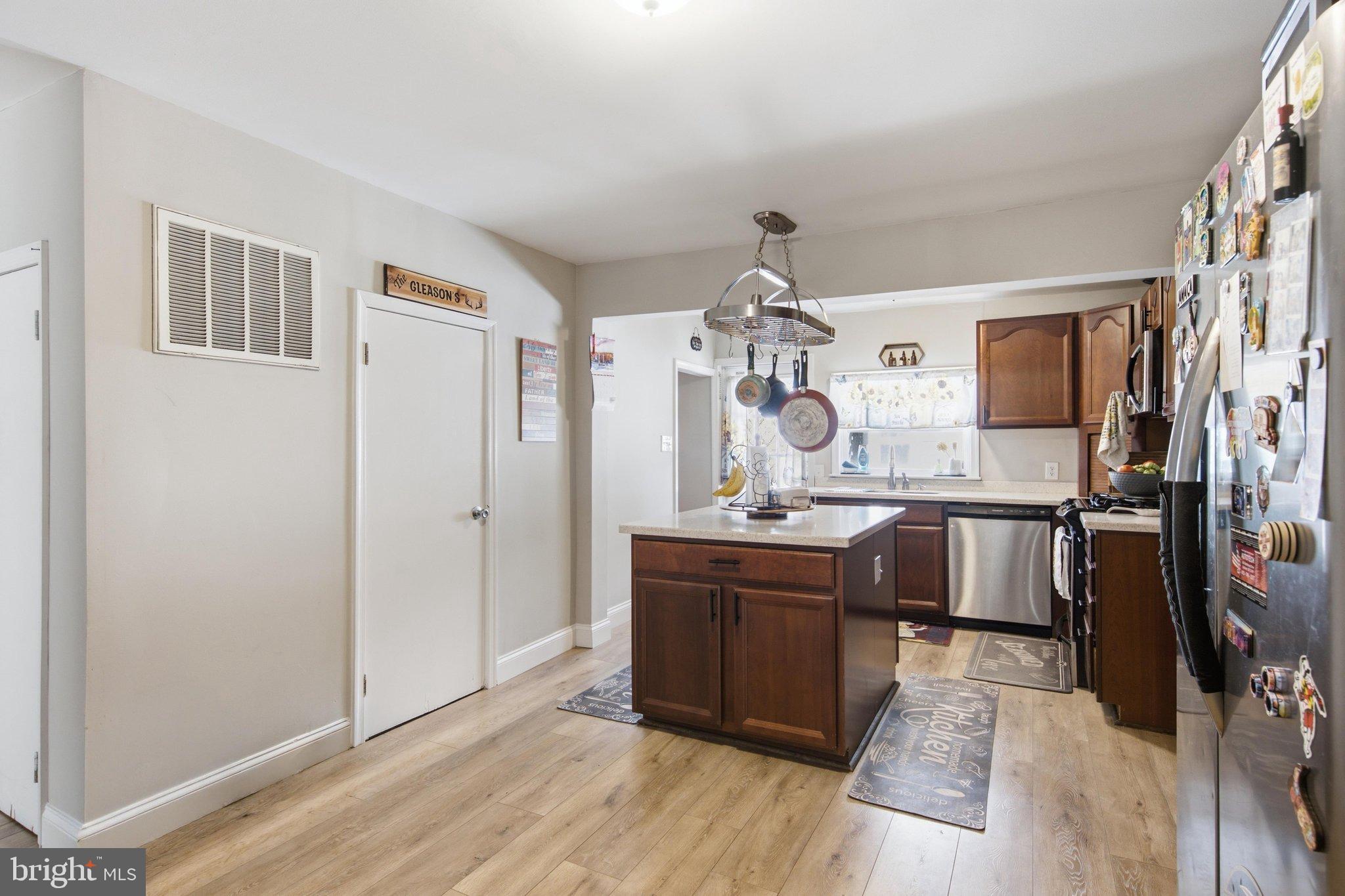 4 North Maryland Avenue Ridgely, MD 21660 - Photo 10 of 38 Kitchen/Breakfast Area