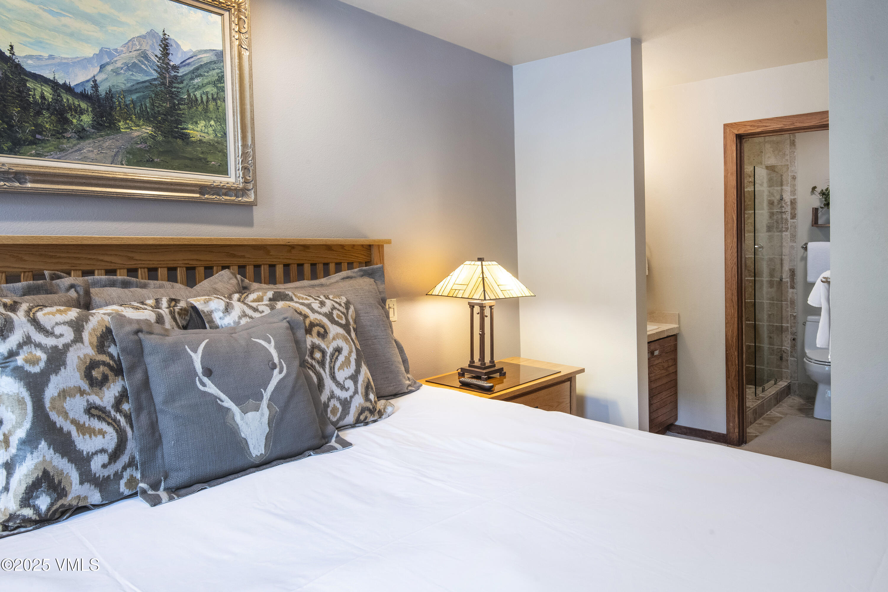 1360 Westhaven Drive, Unit 5A Vail, CO 81657 - Photo 34 of 60 a bedroom with a bed and a lamp