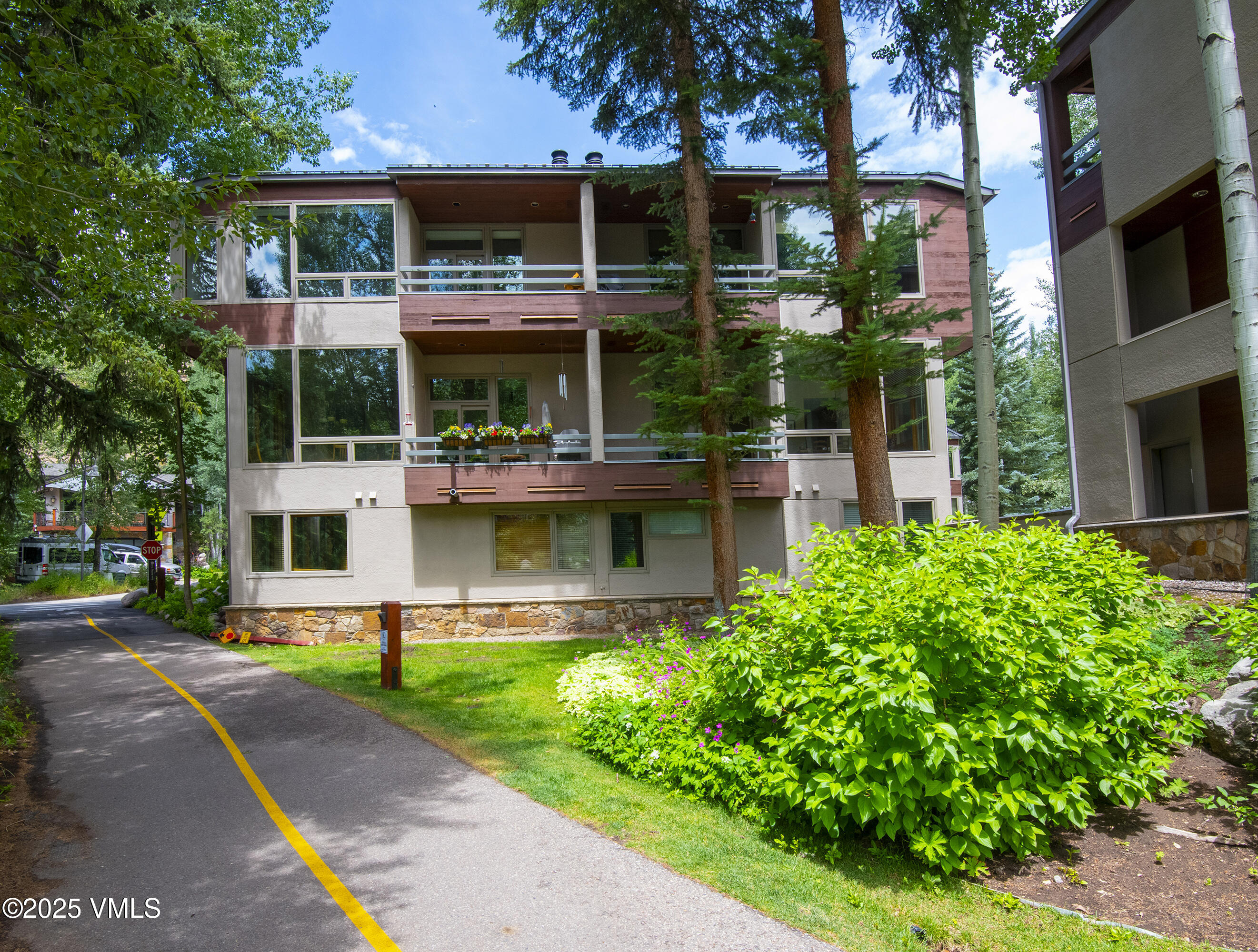 1360 Westhaven Drive, Unit 5A Vail, CO 81657 - Photo 41 of 60 a front view of a house with garden and porch