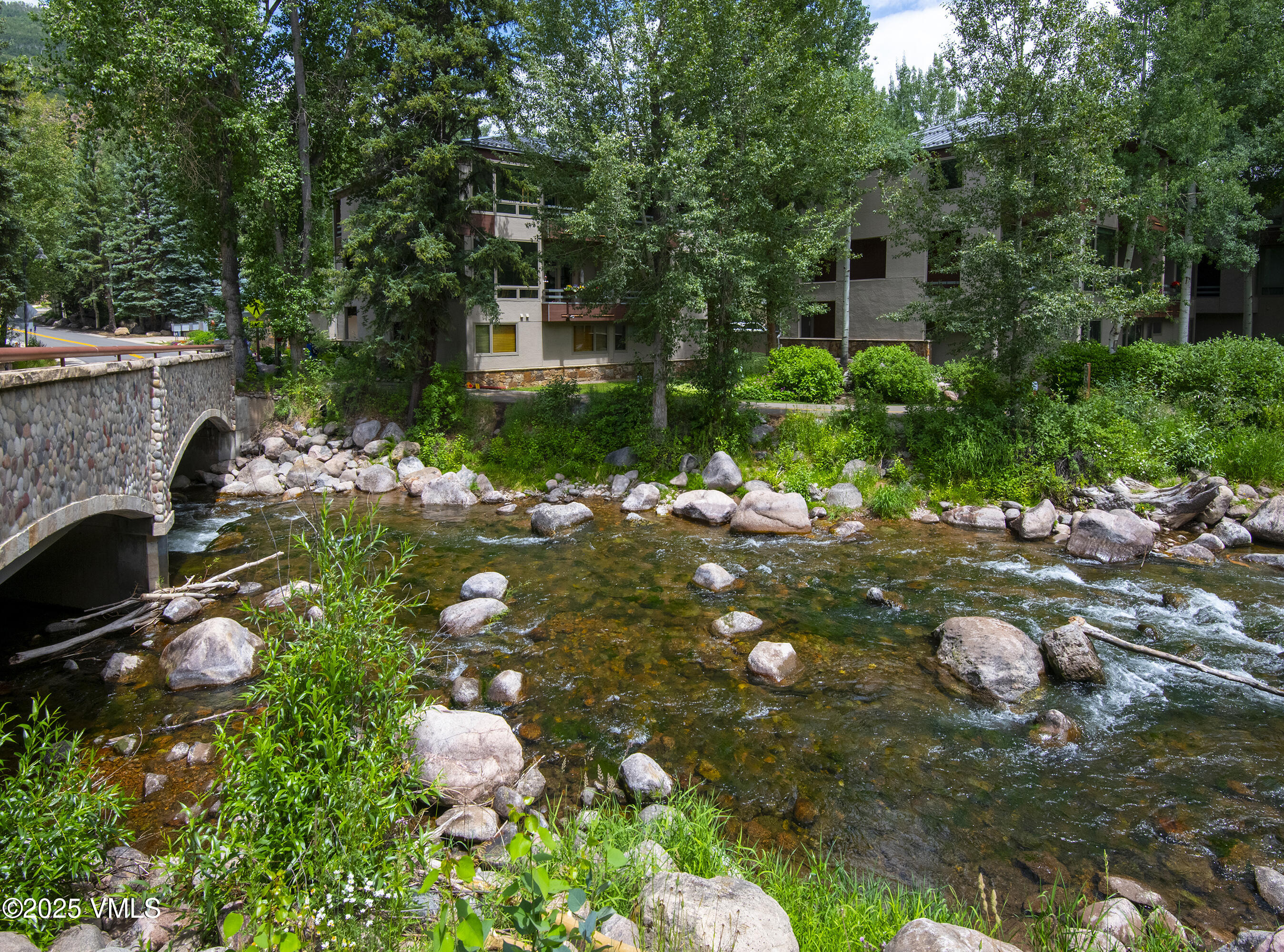 1360 Westhaven Drive, Unit 5A Vail, CO 81657 - Photo 45 of 60 a backyard of a house with lots of green space