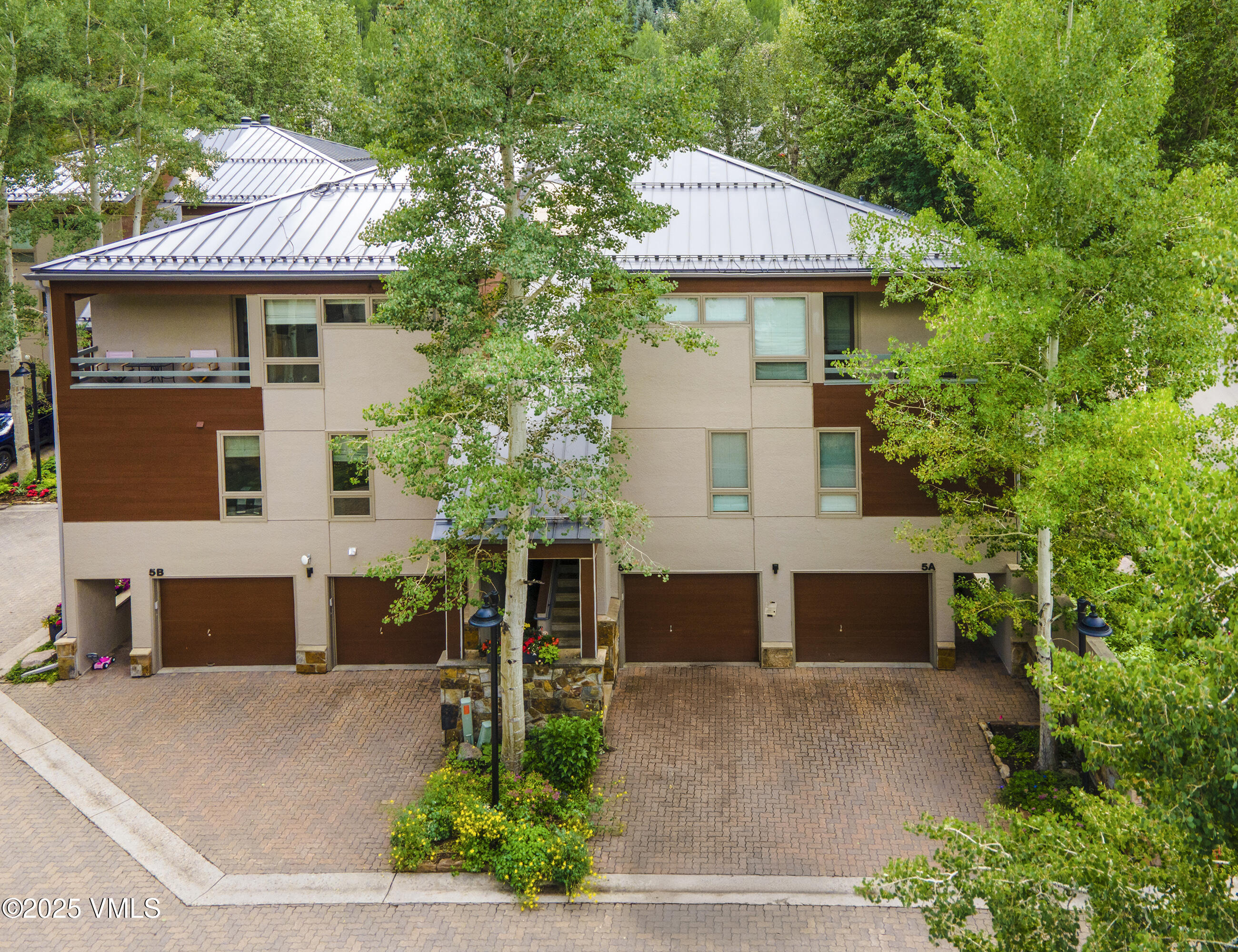 1360 Westhaven Drive, Unit 5A Vail, CO 81657 - Photo 48 of 60 a front view of a house with a garden