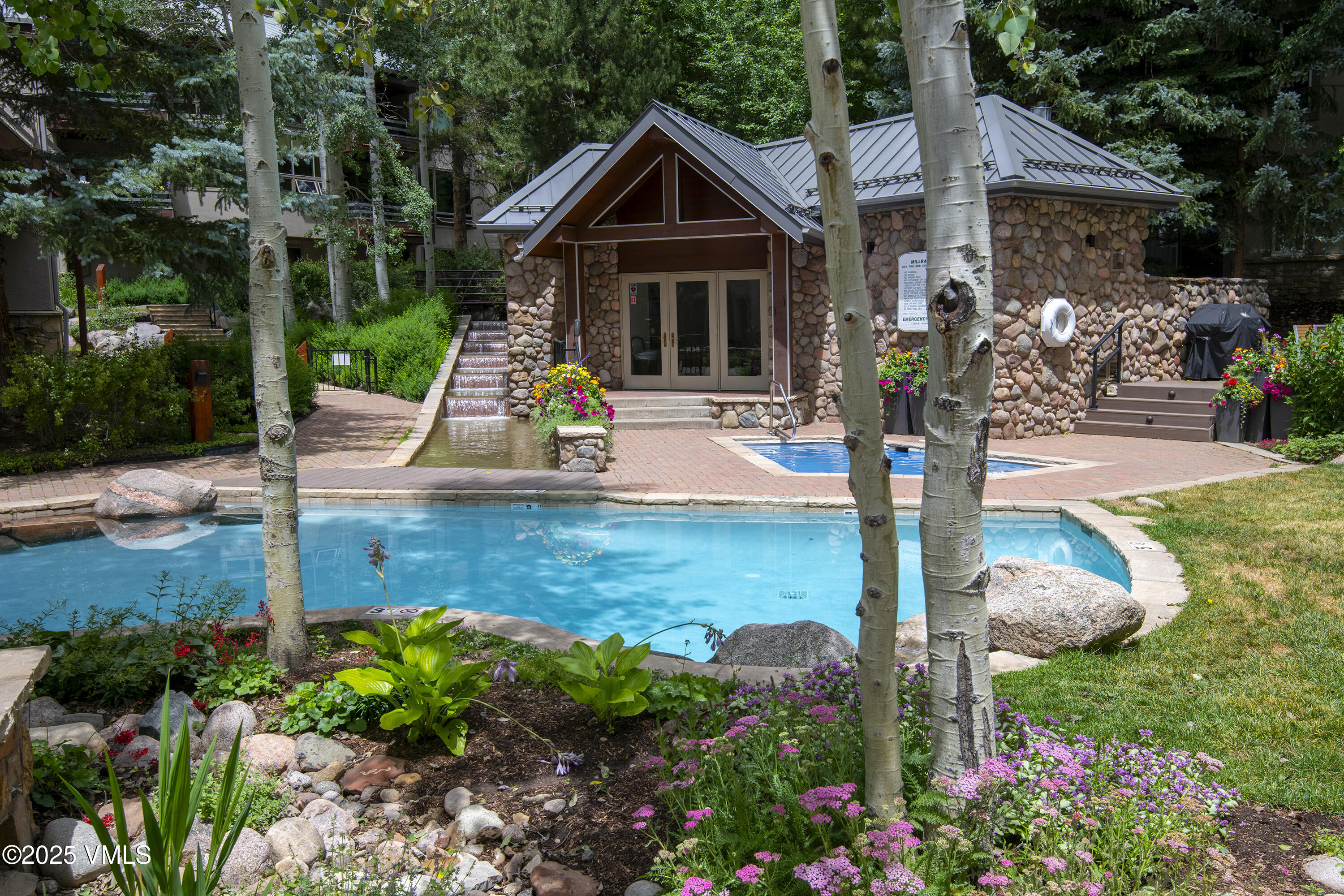 1360 Westhaven Drive, Unit 5A Vail, CO 81657 - Photo 57 of 60 a front view of a house with garden