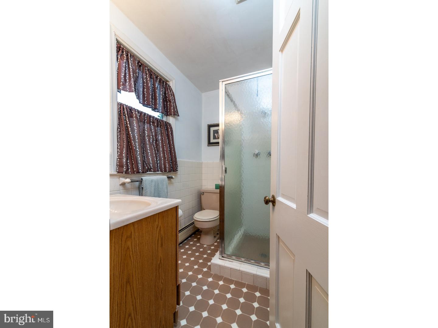 1705 Terwood Road Huntingdon Valley, PA 19006 - Photo 15 of 24 Bathroom