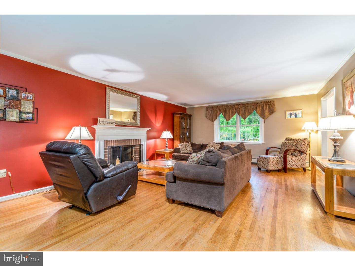 1705 Terwood Road Huntingdon Valley, PA 19006 - Photo 5 of 24 Living Room