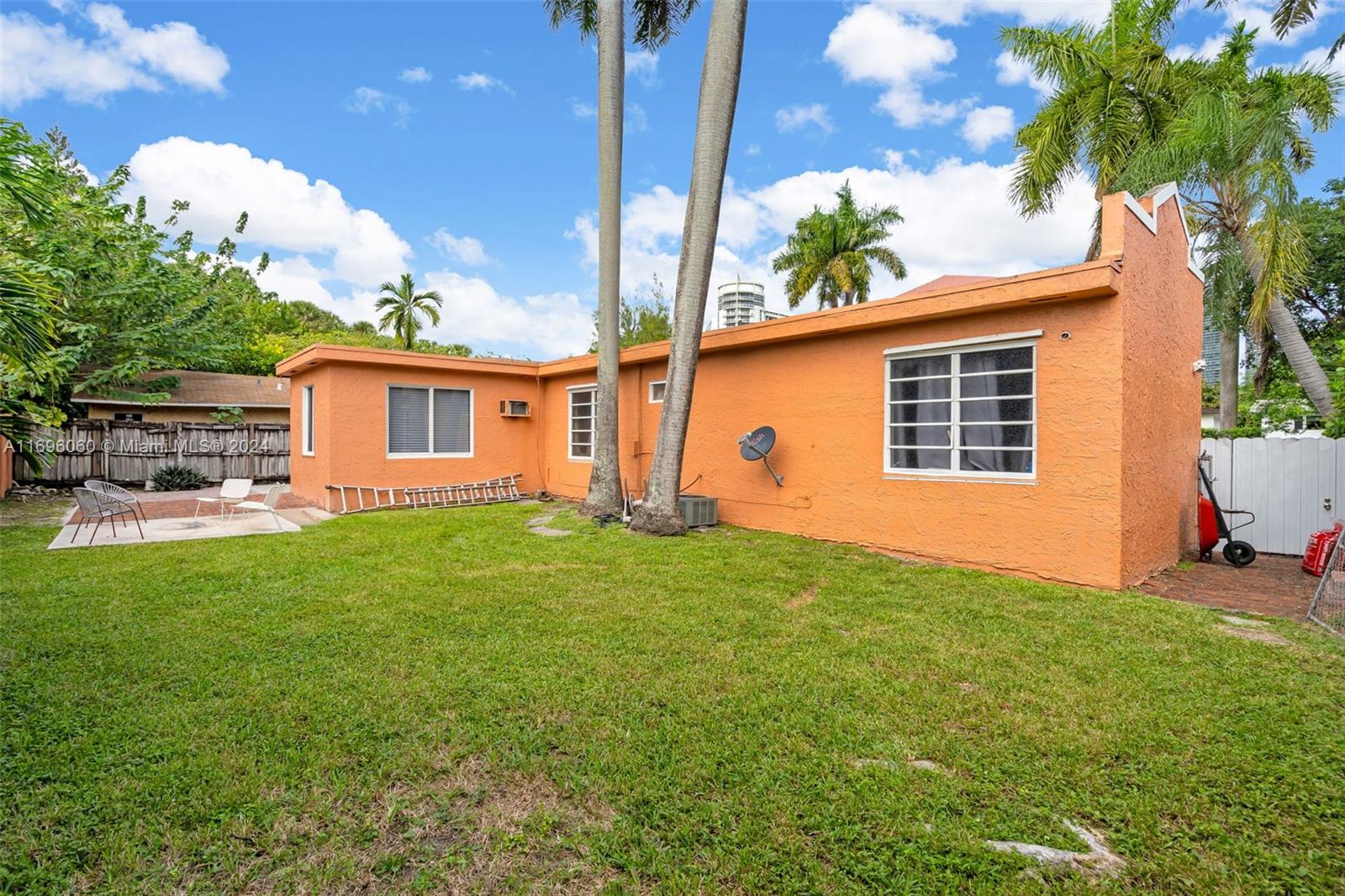 42 Southwest 19th Road Miami, FL 33129 - Photo 28 of 32