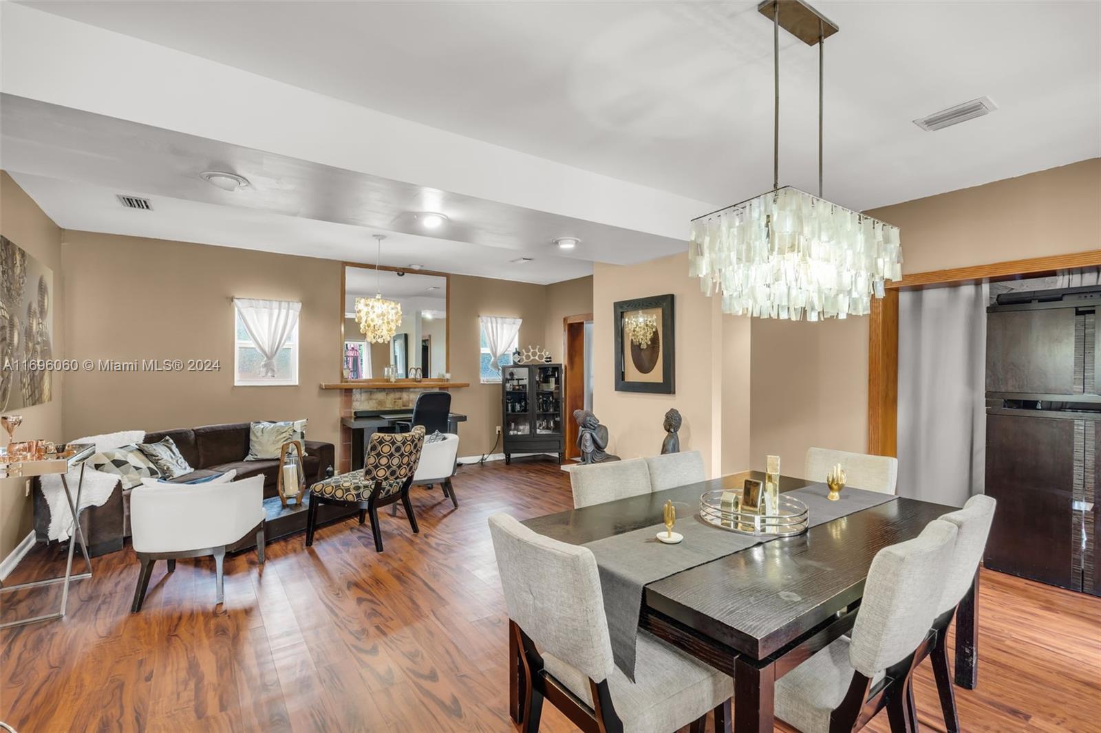 42 Southwest 19th Road Miami, FL 33129 - Photo 7 of 32