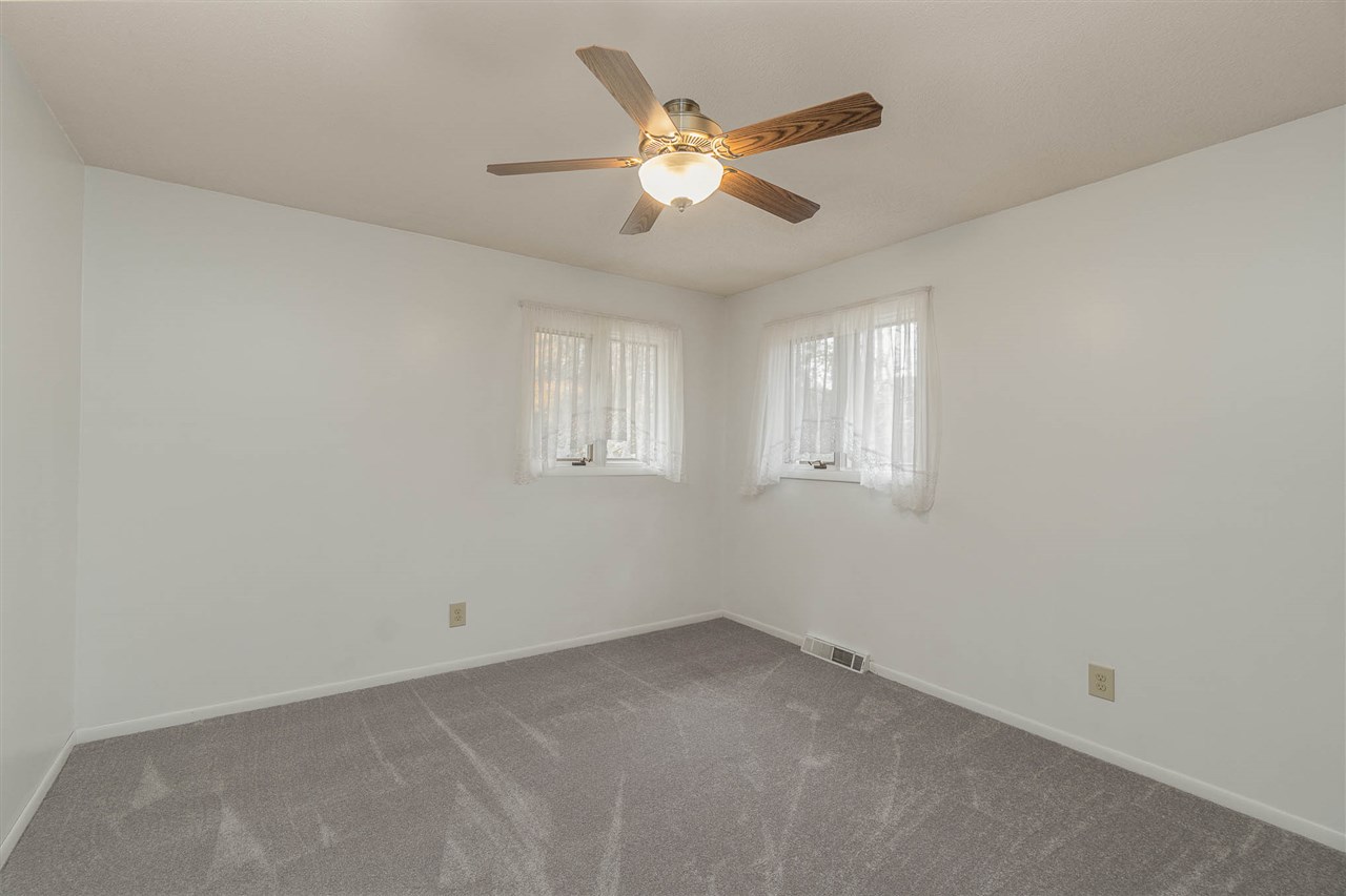 6951 Riverside Drive Mount Pleasant, MI 48858 - Photo 20 of 48 1881661-19.JPG