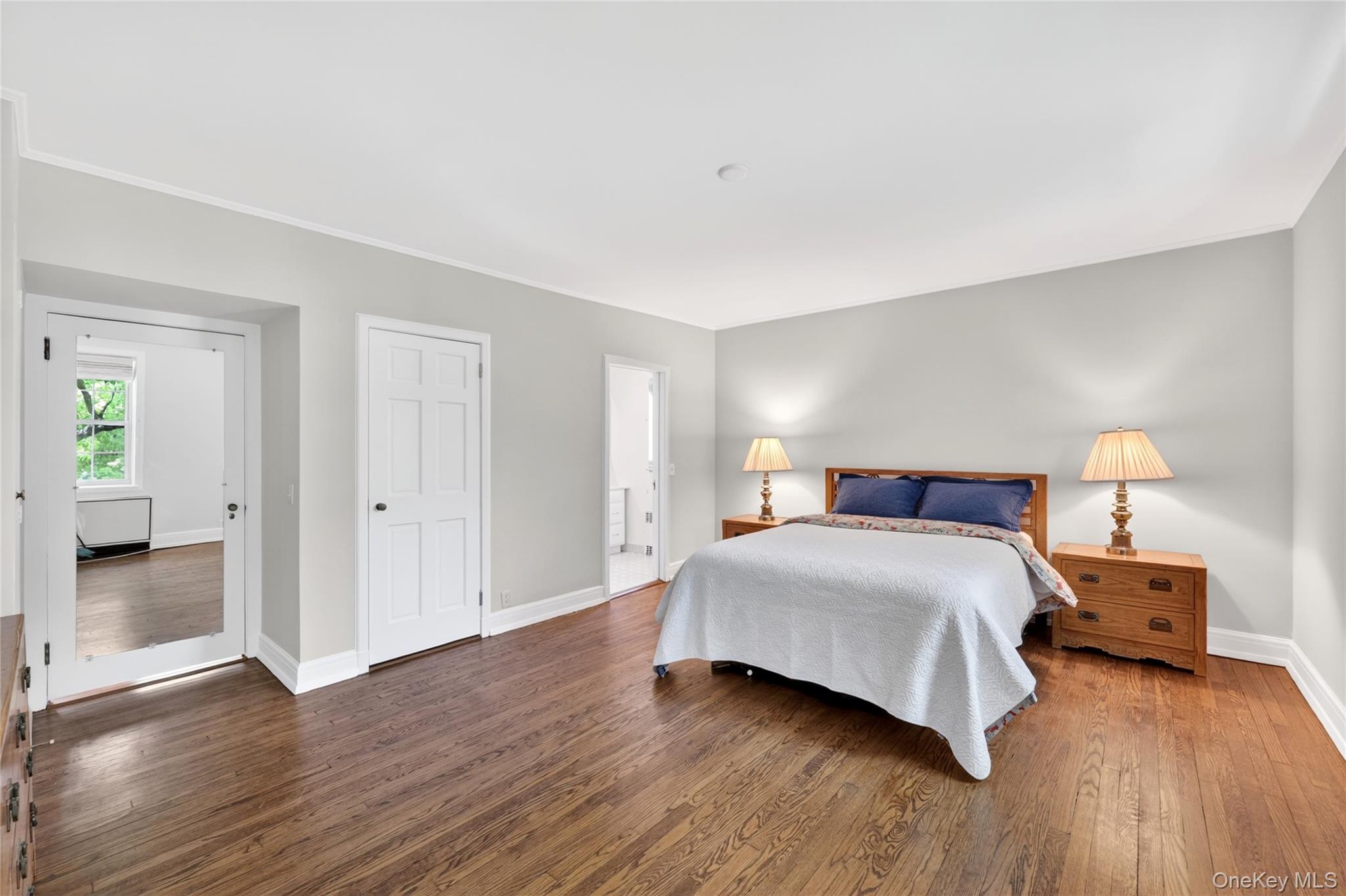 10 Brooklands, Unit 5H Bronxville, NY 10708 - Photo 20 of 33 Alternate View of the Spacious Primary Bedroom