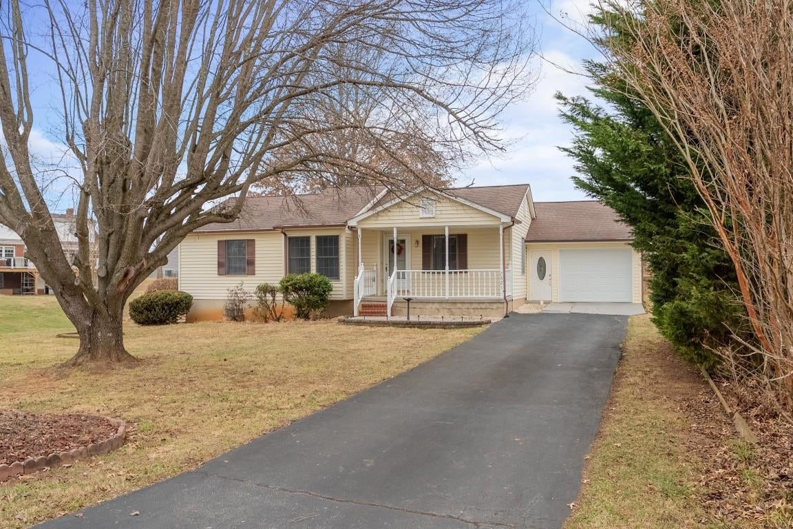 7621 Brooklyn Road Radford, VA 24141 - Photo 3 of 66 Gallery Image 3