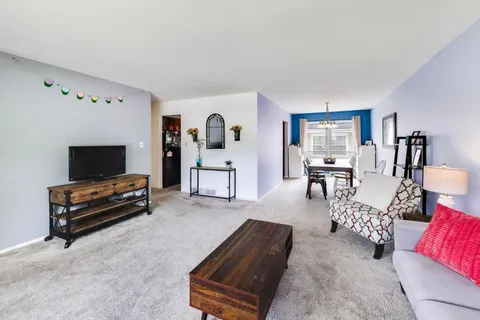 $379,000 | 345 East View Street, Lombard, IL 60148