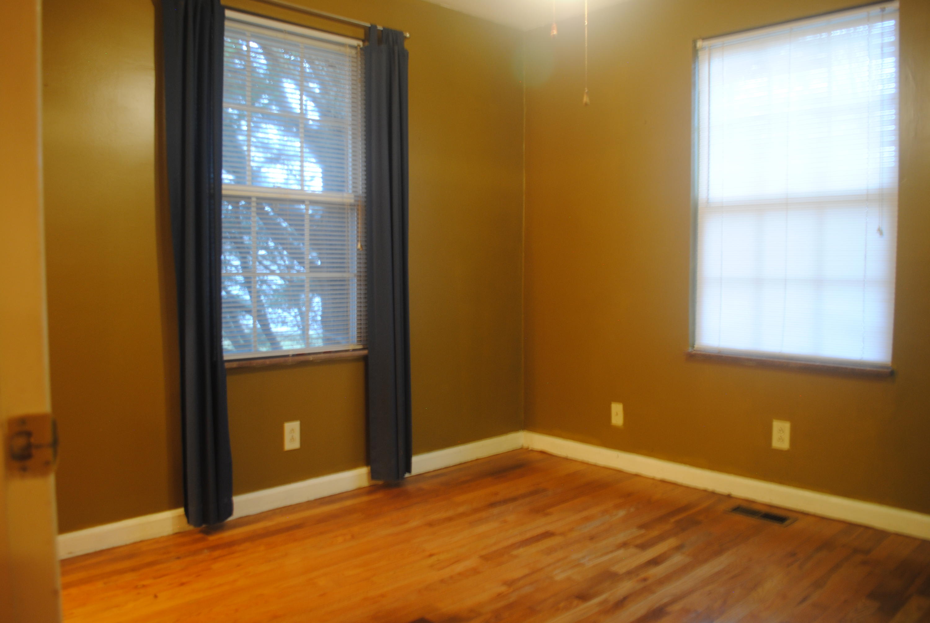 4318 Hayes Road Knoxville, TN 37912 - Photo 16 of 20 Bed