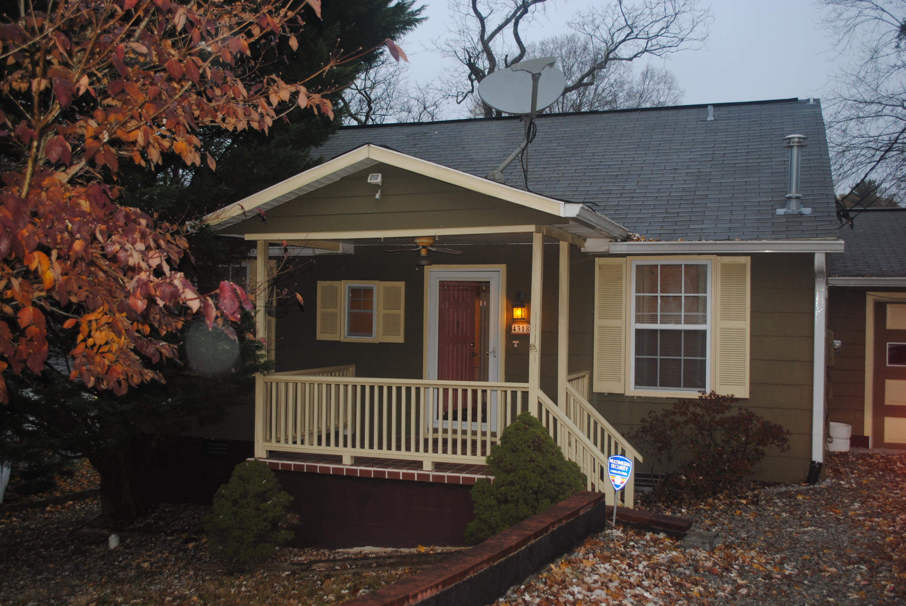 4318 Hayes Road Knoxville, TN 37912 - Photo 3 of 20 Front