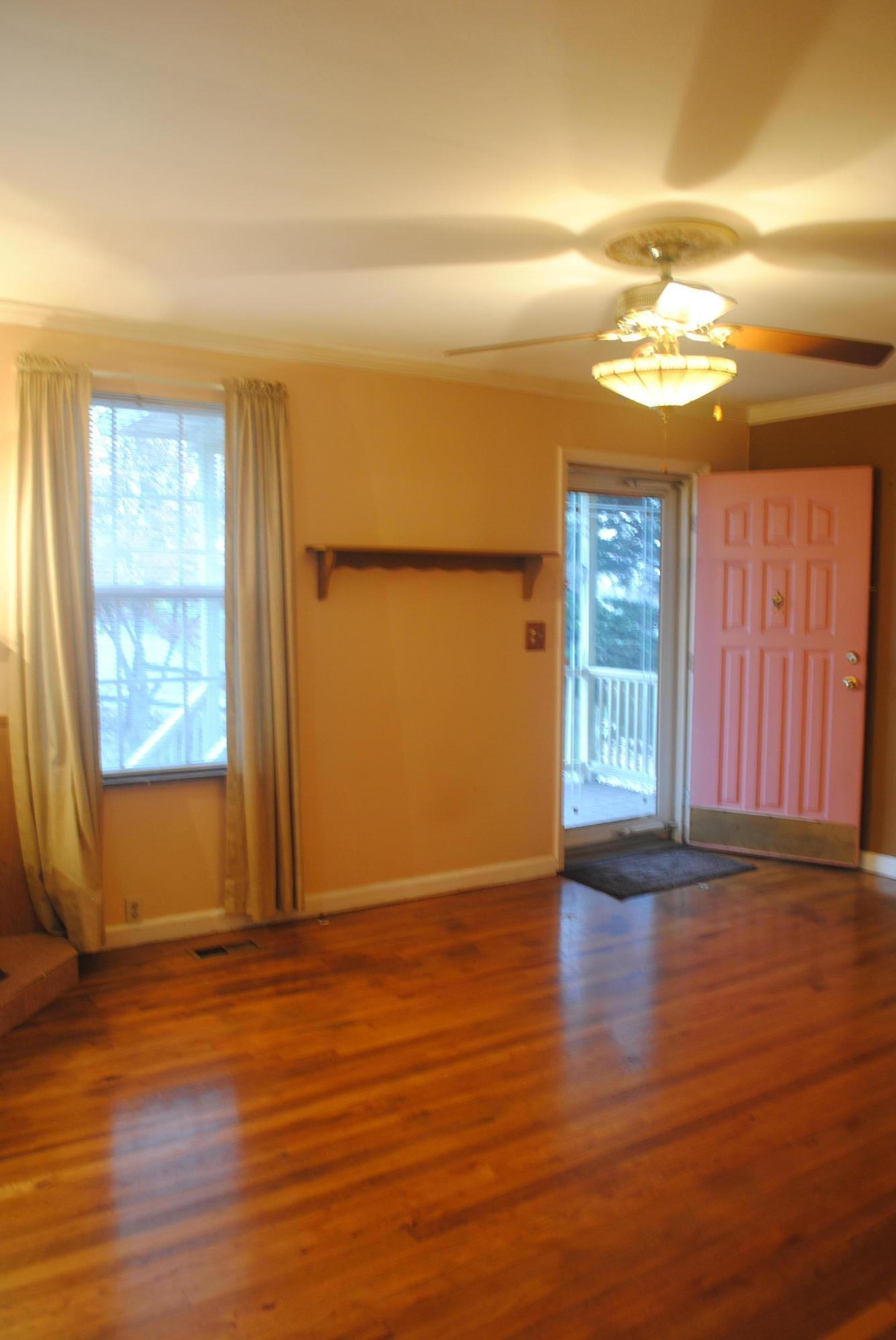 4318 Hayes Road Knoxville, TN 37912 - Photo 6 of 20 Living Room