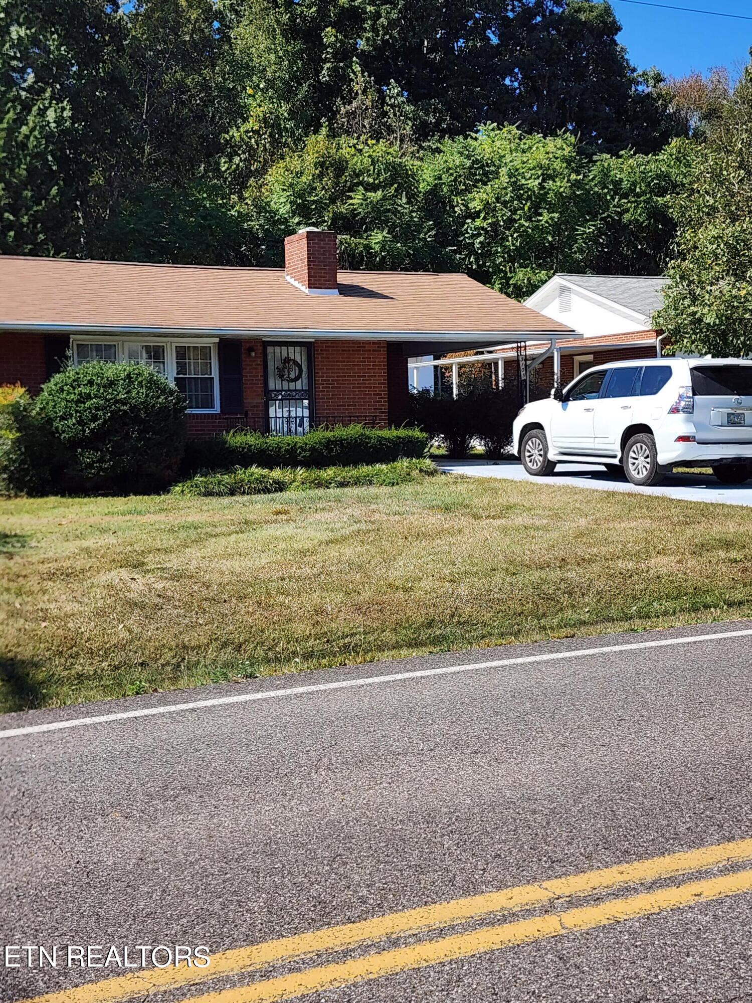 3105 Hazelwood Road, Unit 3 Knoxville, TN 37921 - Photo 7 of 8 20231012_134558