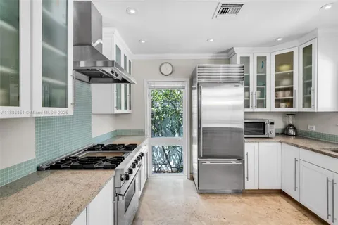 $2,590,000 | 3435 Royal Palm Avenue, Miami Beach, FL 33140